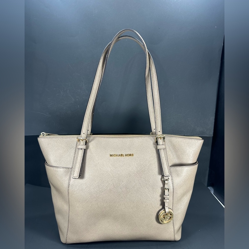 Michael Kors Beige Tote Bag pre owned Exellent condition